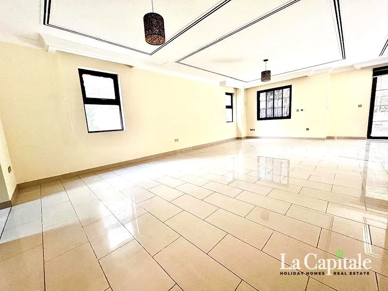 Spacious|  Pool and Park View | In Great Condition63915839936769112