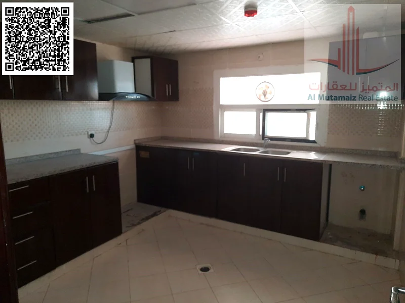 للبيع. مبنى عمره سنة واحدة في منطقة حيوية63885247943810114