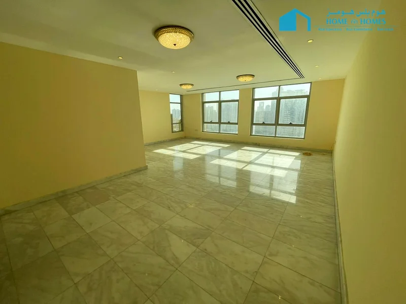 شقة واسعة مكونة من 3 غرف نوم مع غرفة تخزين وغرفة خادمة63812617896451110