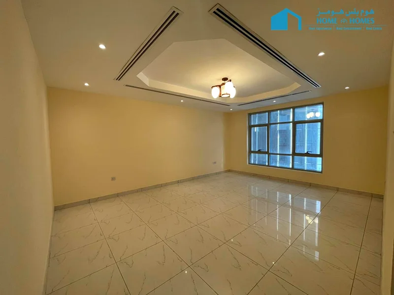 شقة واسعة مكونة من 3 غرف نوم مع غرفة تخزين وغرفة خادمة63812617896451112