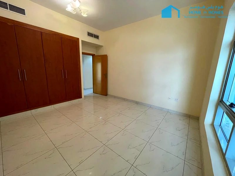 شقة واسعة مكونة من 3 غرف نوم مع غرفة تخزين وغرفة خادمة63812617896451114