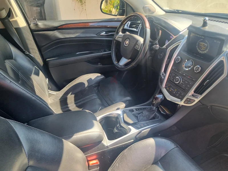Urgent Sell: GCC CADILLAC SRX 2012 V6 3.6L AWD 5 SEATER TOP OF RANGE63620190251266112