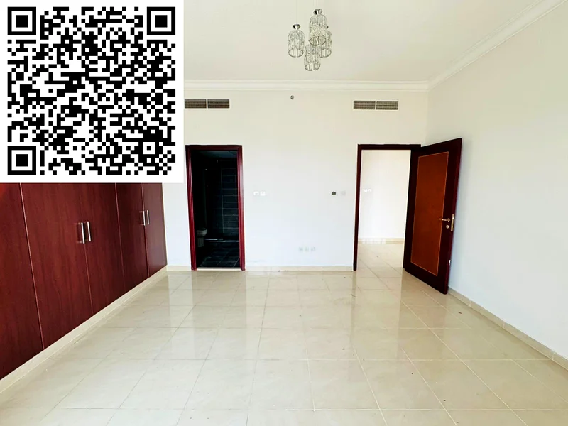 For sale - luxury 3-bedroom apartment in Conqueror Tower, Ajman, with open city and creek views, 4 bathrooms, closed kitchen and balcony, ready to mov63865879320321113