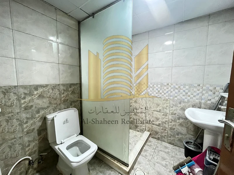 شقة بغرفة نوم واحدة للإيجار الشهري، غير مفروشة، على شارع الشيخ عمار63722265110785113