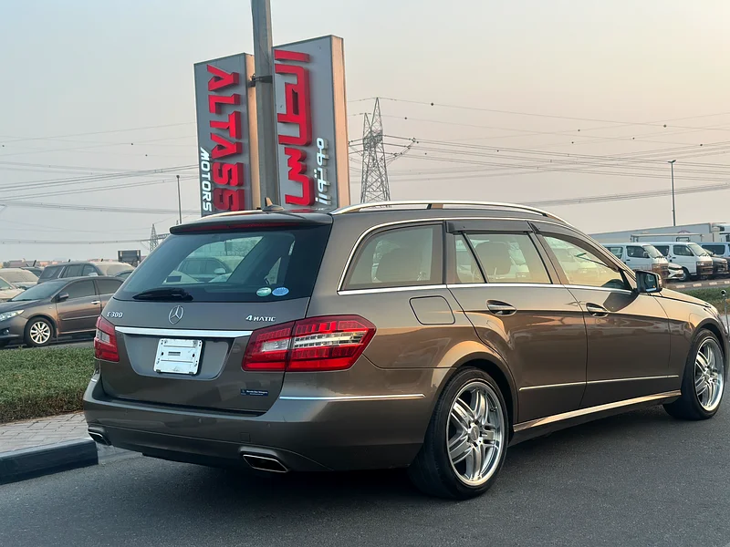 MERCEDES BENZ E300 FRESH JAPAN IMPORTED MODEL 2014 LOW MILEAGE 52000 kms63613985625985114