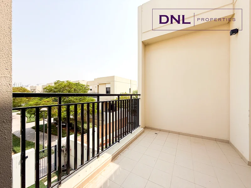 صف مفرد | شاغر | تخطيط واسع63950194501633112