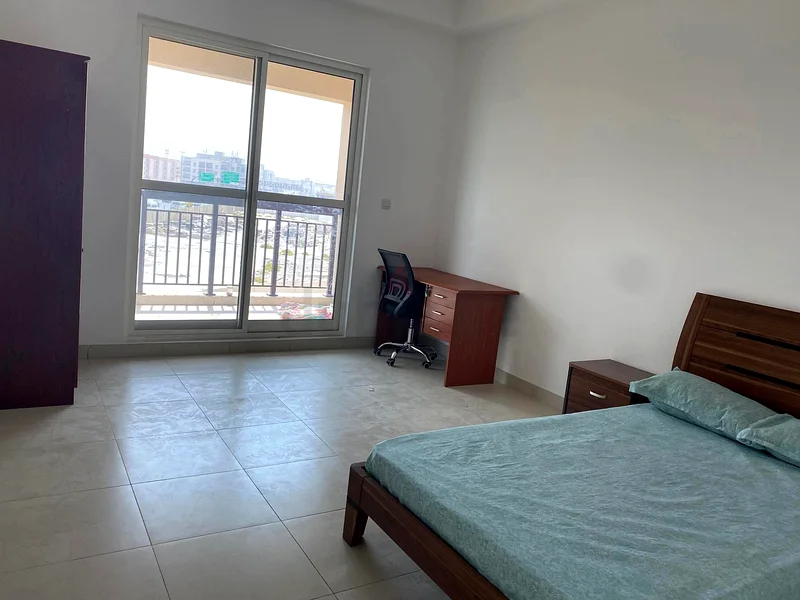 غرفة عائلية مؤثثة للإيجار مع حمام منفصل وشرفة63797699552514114