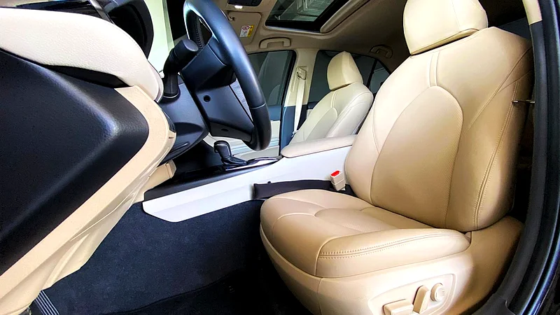 Toyota Camery Luxury  2.5l petrol 2024 model used with Agency Warranty 4 years63613132290051113