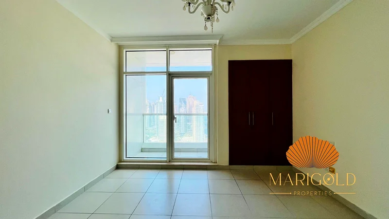 موقفان للسيارات | تخطيط كبير | مبنى متميز63749148091139114