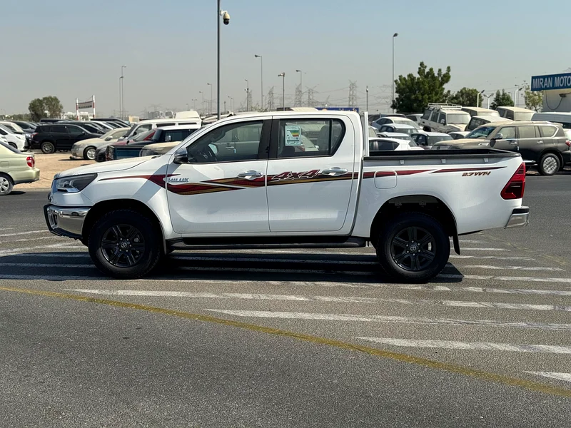 Hilux patrol automatic 2.7 Omani specs full option63612056965633113