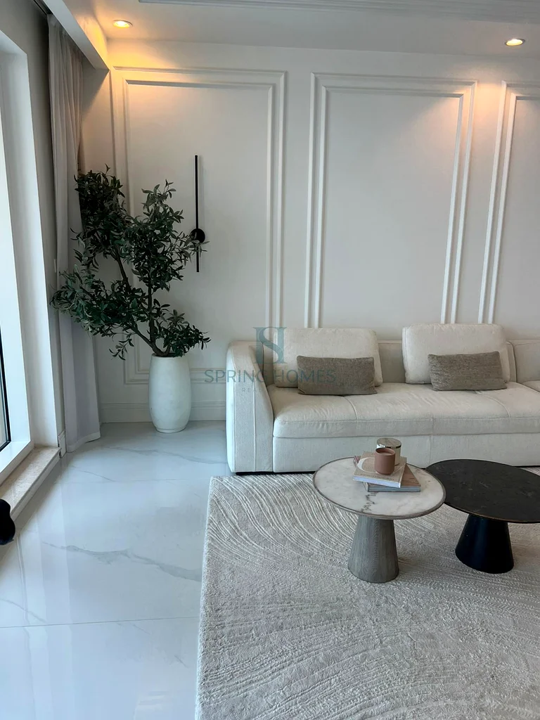 شقة مكونة من غرفة نوم واحدة ومُحدَّثة وواسعة | برج تشرشل 2 | طابق عالي63790231690242112