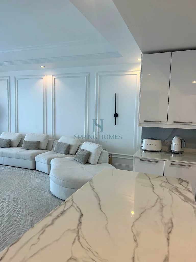 شقة مكونة من غرفة نوم واحدة ومُحدَّثة وواسعة | برج تشرشل 2 | طابق عالي63790231690242111