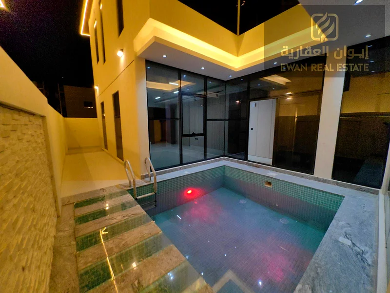 تشمل السعر رسوم التسجيل ورسوم الملكية. فيلا فاخرة للبيع في الهيليو 2 - تصميم عصري - مسبح خاص - تشطيبات راقية - ملكية حرة * d63898224580995112