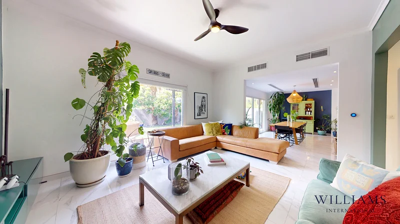 FULLY RENOVATED | PRIVATE POOL |VACANT ON TRANSFER63917562841219113