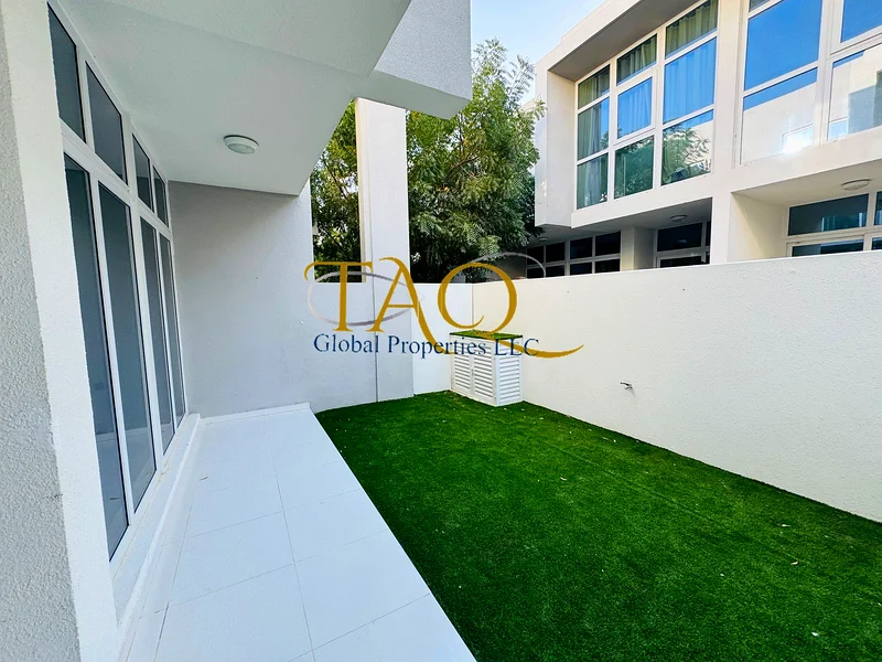 VACANT 3BR | BACK TO BACK | MIDDLE UNIT |64003011261571112