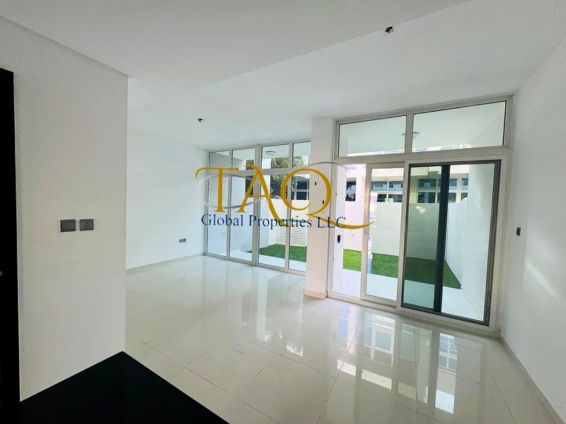 VACANT 3BR | BACK TO BACK | MIDDLE UNIT |64003011261571110