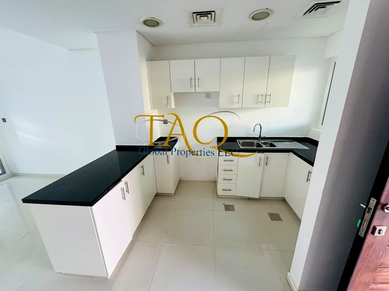 VACANT 3BR | BACK TO BACK | MIDDLE UNIT |64003011261571111