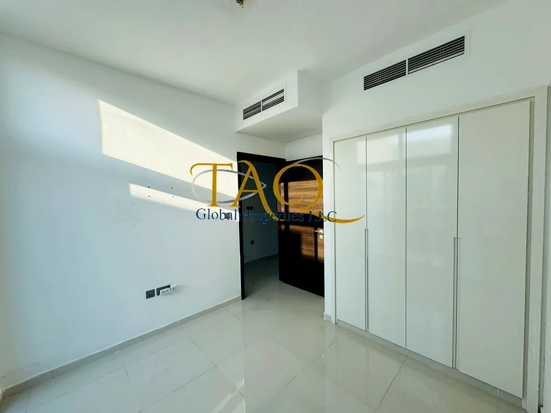 VACANT 3BR | BACK TO BACK | MIDDLE UNIT |64003011261571114