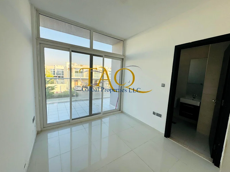 VACANT 3BR | BACK TO BACK | MIDDLE UNIT |64003011261571113