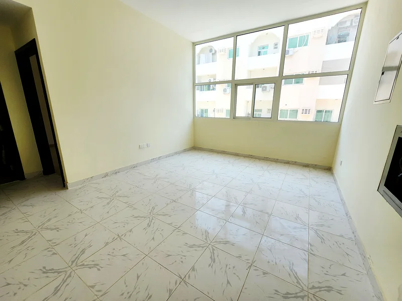شقة فاخرة جديدة وبمساحة واسعة وأحدث ديكورات في موقع متميز ومناسب للعائلات63612102727938111
