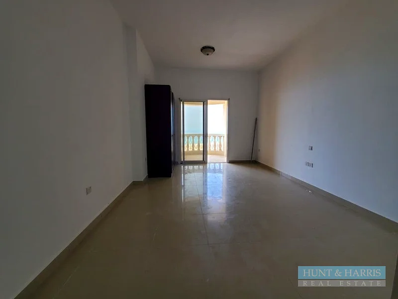 شقة للايجار في قرية الحمراء - إطلالة بحرية كاملة - بالقرب من الشاطئ63814456927362111