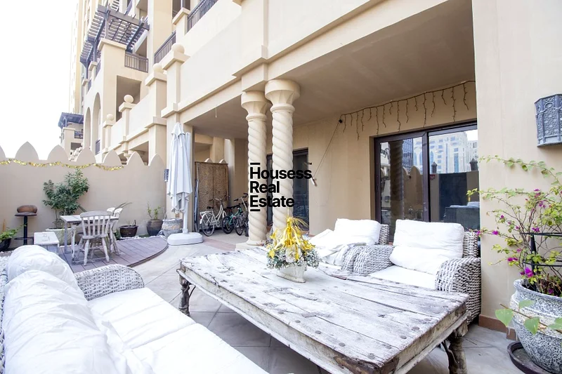 موقع متميز | واسع | وصول إلى الشاطئ | شاغر64007796788097110
