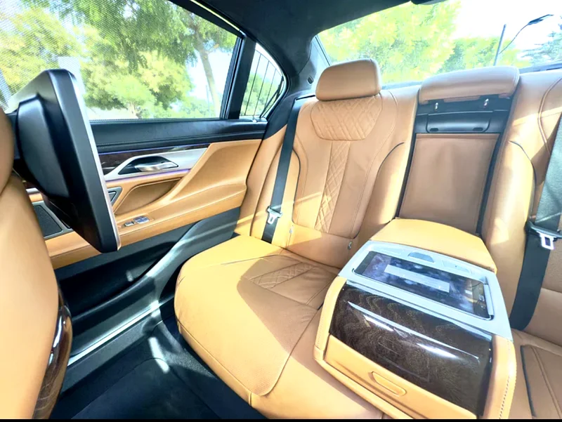 BMW 750 2018 first owner GCC63612445631107112