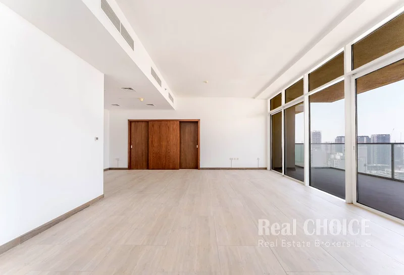 طابق عالي | مطبخ مغلق | حفاظ جيد | شاغر63781516131202113