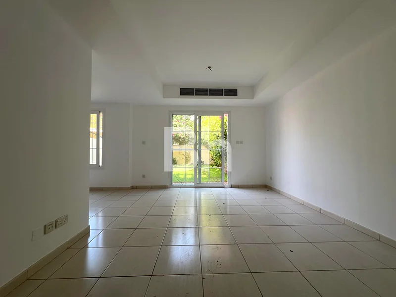 VACANT | RARE LOCATION | POOL PARK VIEW63922744444929112