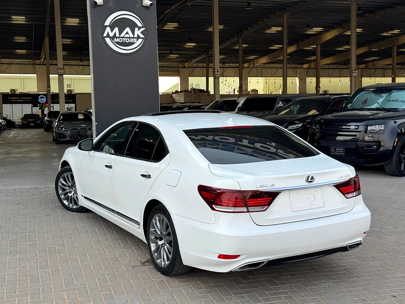 4.6L V8 / BLIND SPOT / COOLING AND HEATING SEATS / SOFT CLOSE DOORS / IN PERFECT CONDITION63612072902531112