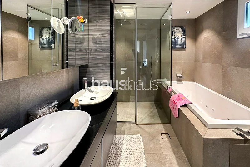 Great Location | Private Pool | Fully Upgraded63726113570433113