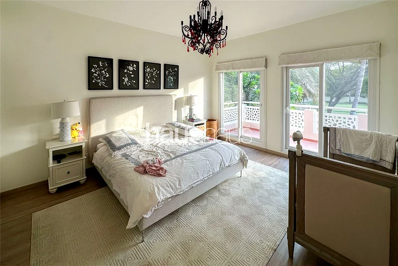 Great Location | Private Pool | Fully Upgraded63726113570433112