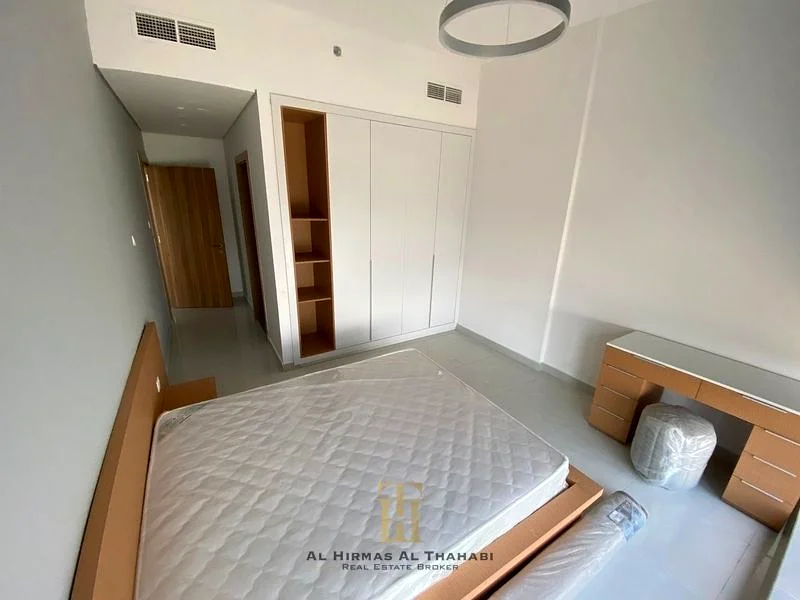 Huge Space 1BR / Sunny View / Prime Area / Vacant63731923245059110