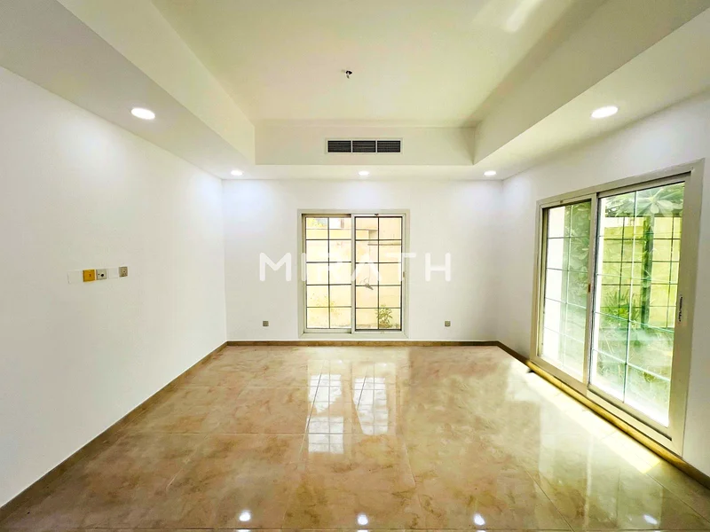 Beautiful Villa with Garden Close to Galleria Mall63743034076417114