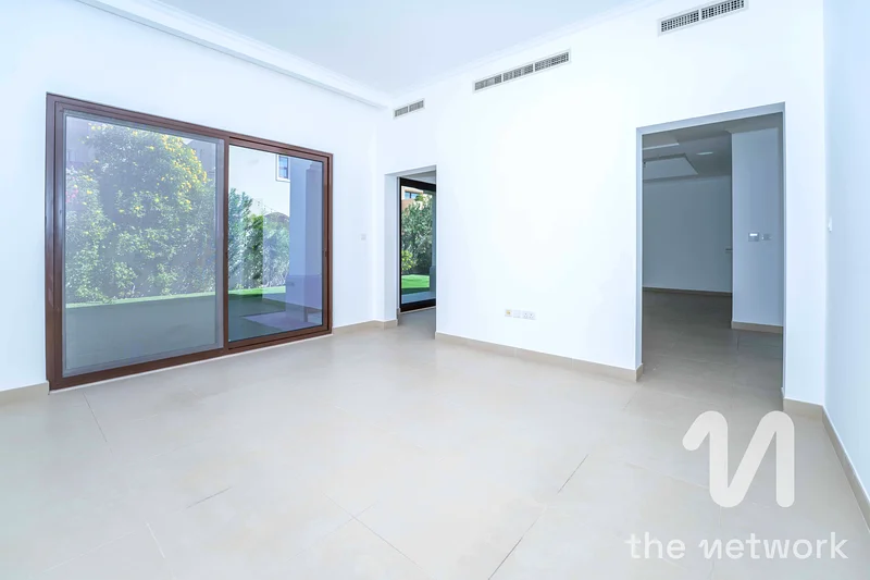 Vacant Now | Community View | Stunning Garden63727208322817112
