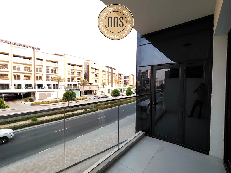 شقة واسعة بغرفة نوم واحدة مع شرفة كبيرة في عرجان63764292330369110