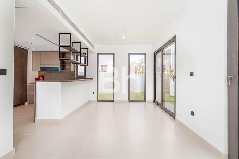 Single Row | Walk to RGS | Brand NEW63806793481473112