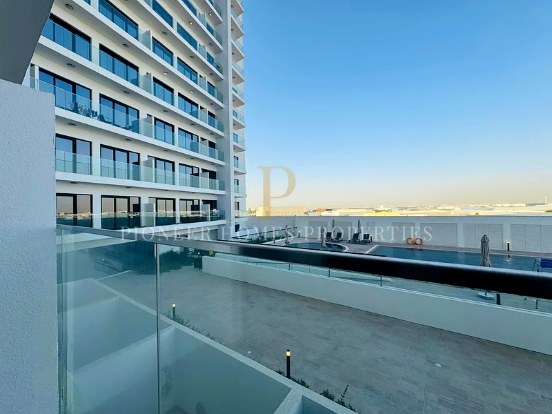 FRONT OF THE METRO | BRAND NEW STUDIO63725823724931111