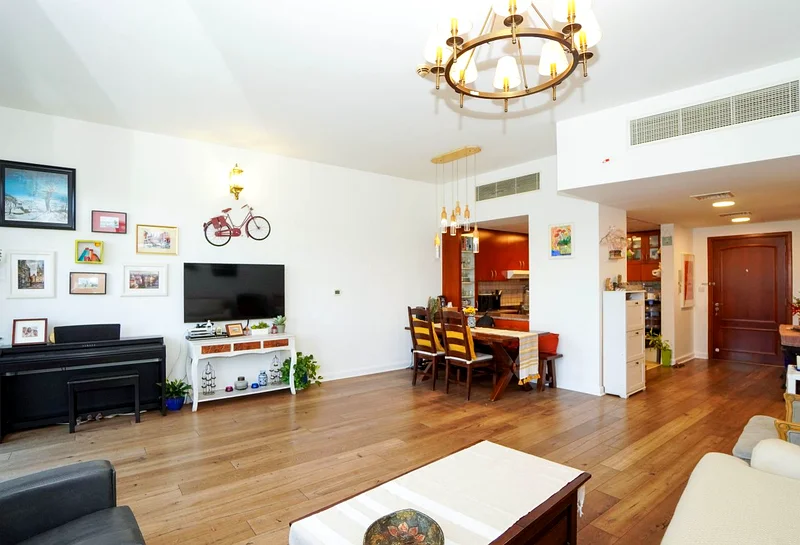 Upgraded| Best view| Vacant on transfer| Spacious63982323620097114