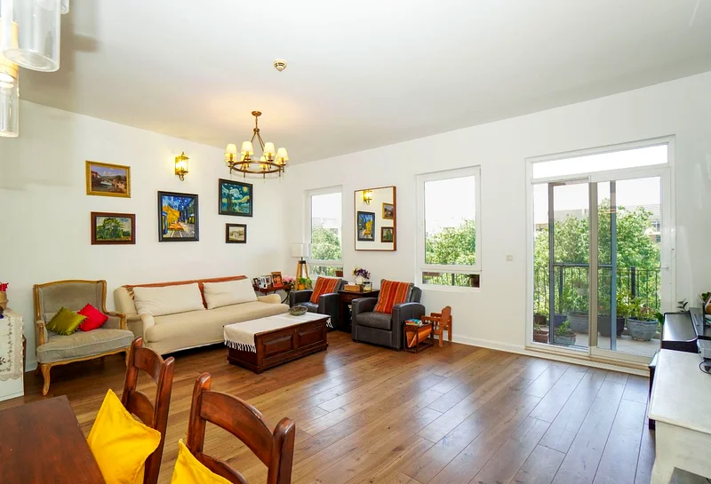 Upgraded| Best view| Vacant on transfer| Spacious63982323620097113