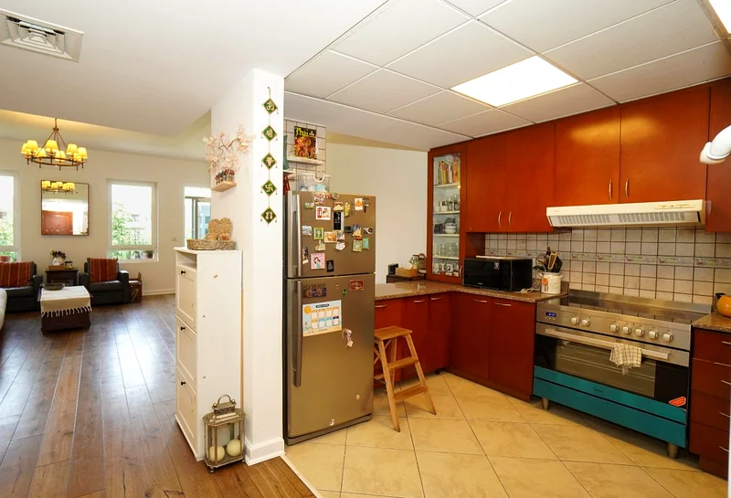Upgraded| Best view| Vacant on transfer| Spacious63982323620097111