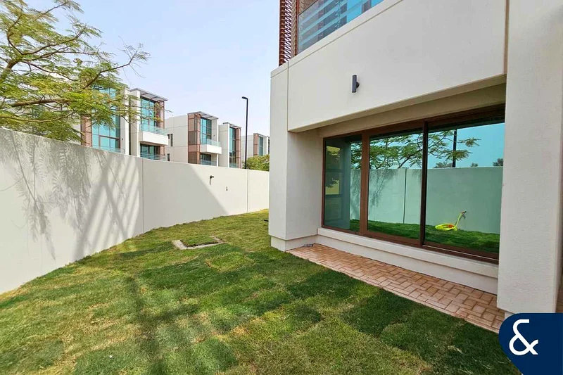 Negotiable / Single Row | Prime Plot63975048906753111