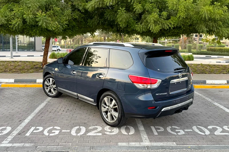 Nissan Pathfinder 2015 SV 4WD | 3.6L - 6 Cylinder | 90,000 Kms | Full Service History | GCC Spec63613131639555112