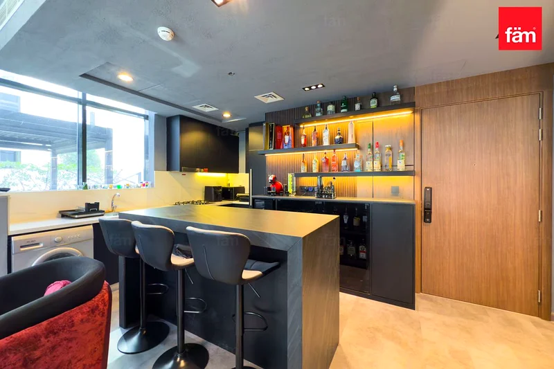 Vacant | Fully Upgraded | Spacious63977540064642111