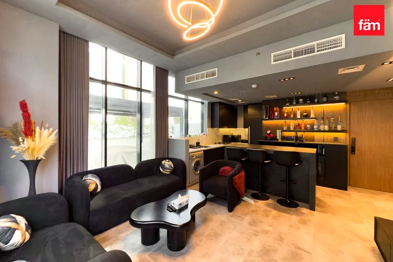 Vacant | Fully Upgraded | Spacious63977540064642113
