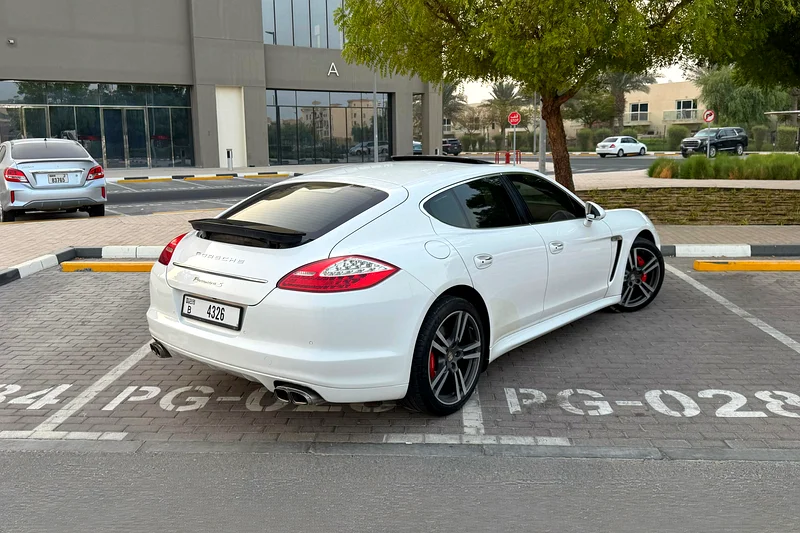 Porshe Panamera S 2011 | 4.8L - 8 Cylinder | Chrono Package | Full Agency Service History | GCC Spec63699038898690111