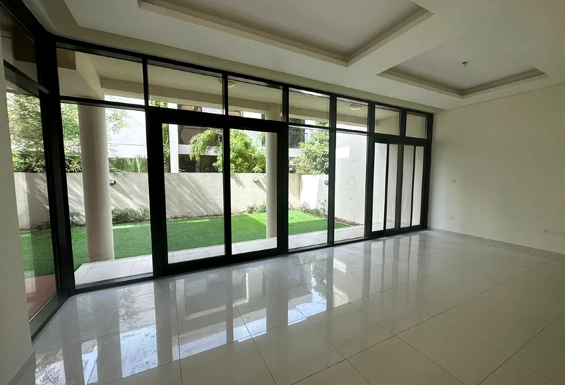 Vacant | Massive Plot | Prime Location63972758980994111