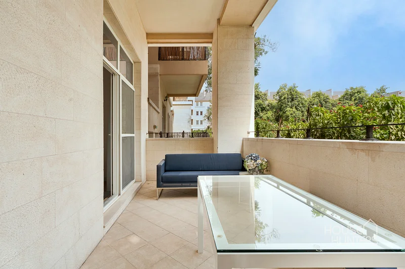 Stunning 1BR+Study | Corner Unit | Bright63982173100803112