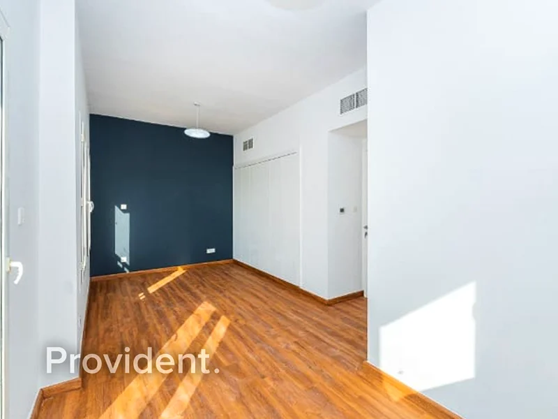 Lake View | Fully Upgraded | Spacious Layout63729125996545111