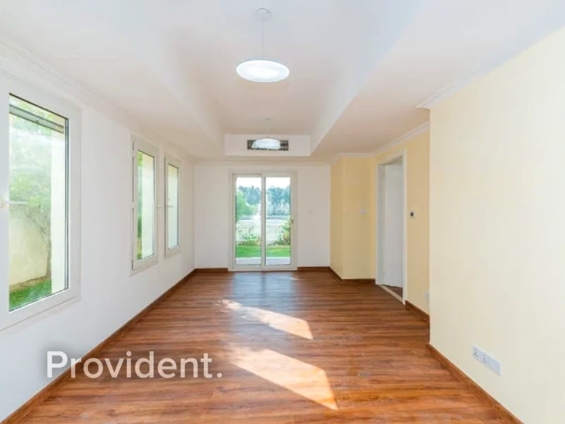 Lake View | Fully Upgraded | Spacious Layout63729125996545110